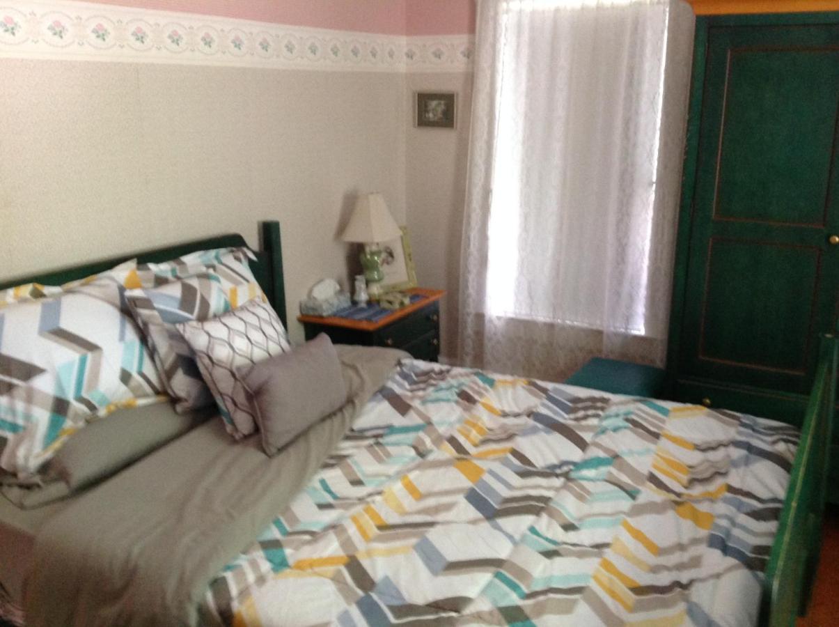 The Yellow House Bed & Breakfast Stanstead Plain Exteriér fotografie