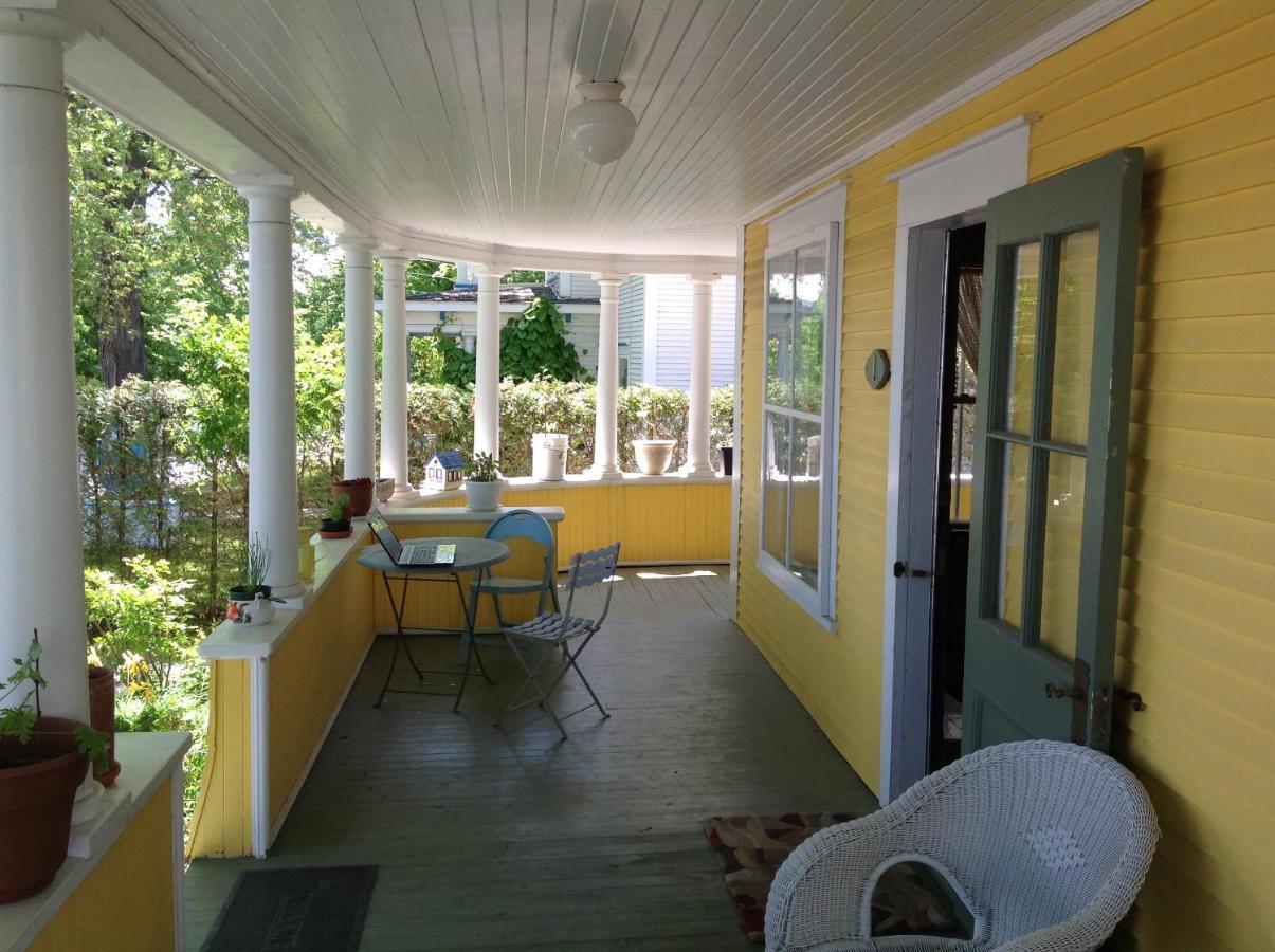 The Yellow House Bed & Breakfast Stanstead Plain Exteriér fotografie