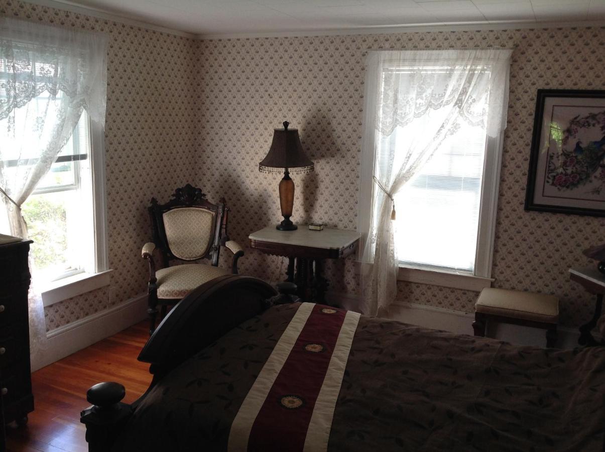 The Yellow House Bed & Breakfast Stanstead Plain Exteriér fotografie