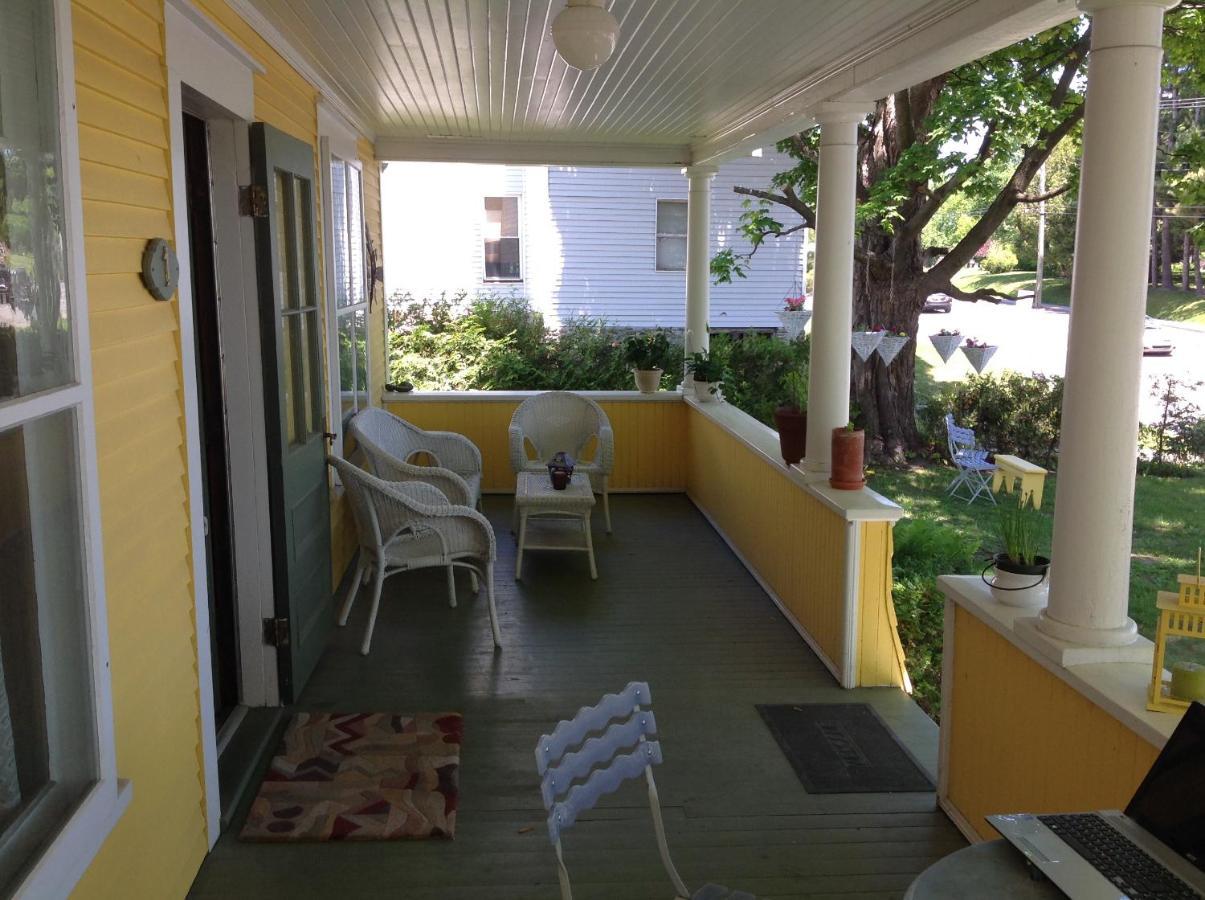 The Yellow House Bed & Breakfast Stanstead Plain Exteriér fotografie