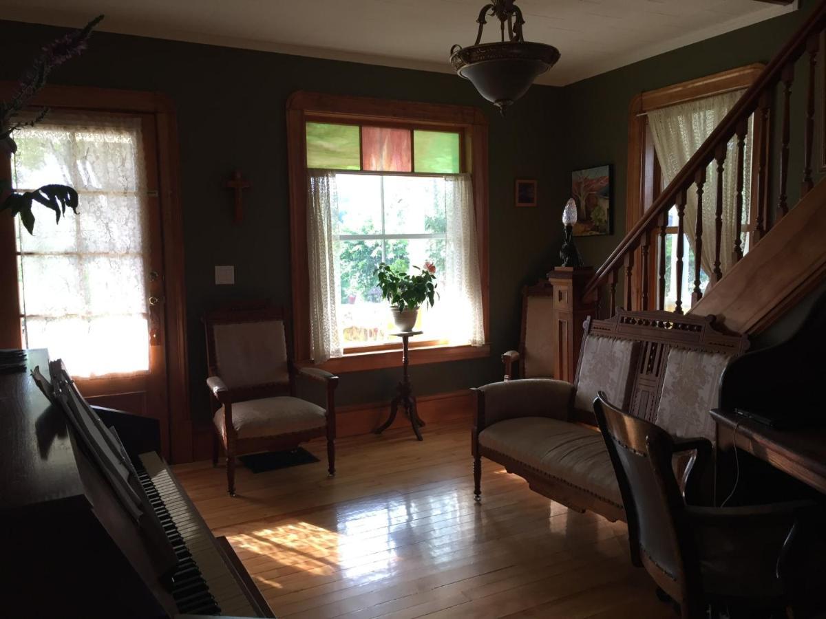 The Yellow House Bed & Breakfast Stanstead Plain Exteriér fotografie