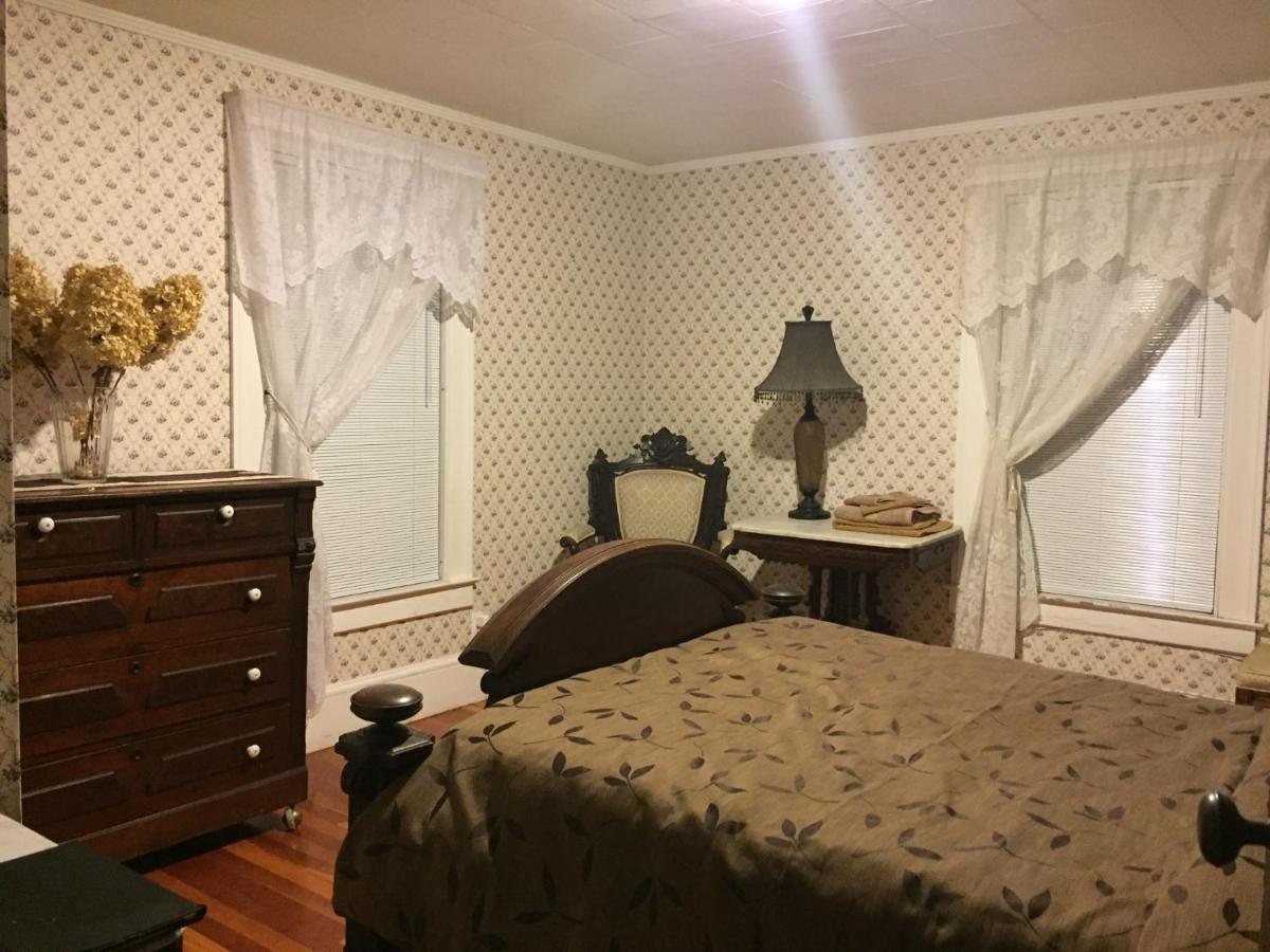 The Yellow House Bed & Breakfast Stanstead Plain Exteriér fotografie