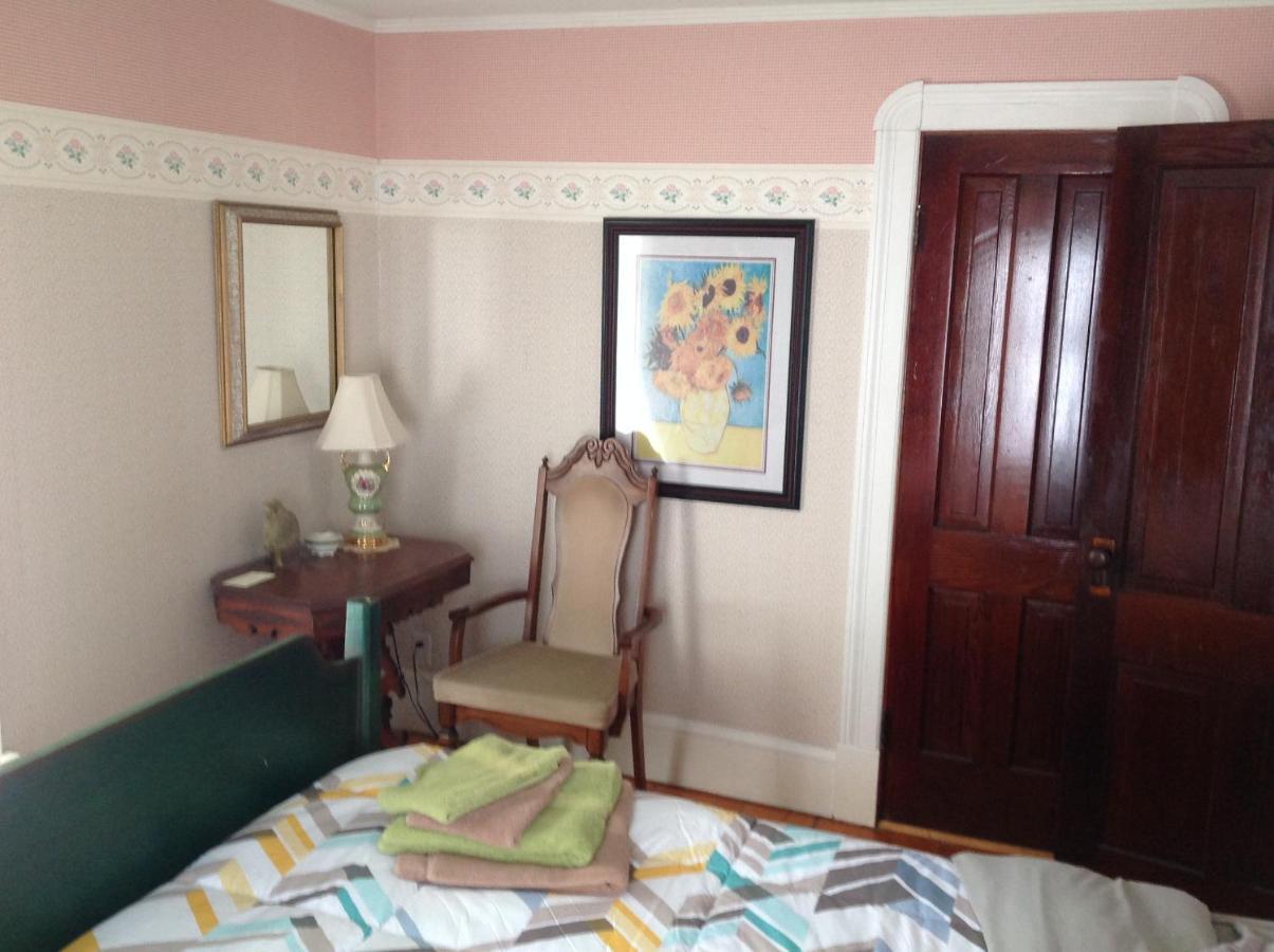 The Yellow House Bed & Breakfast Stanstead Plain Exteriér fotografie