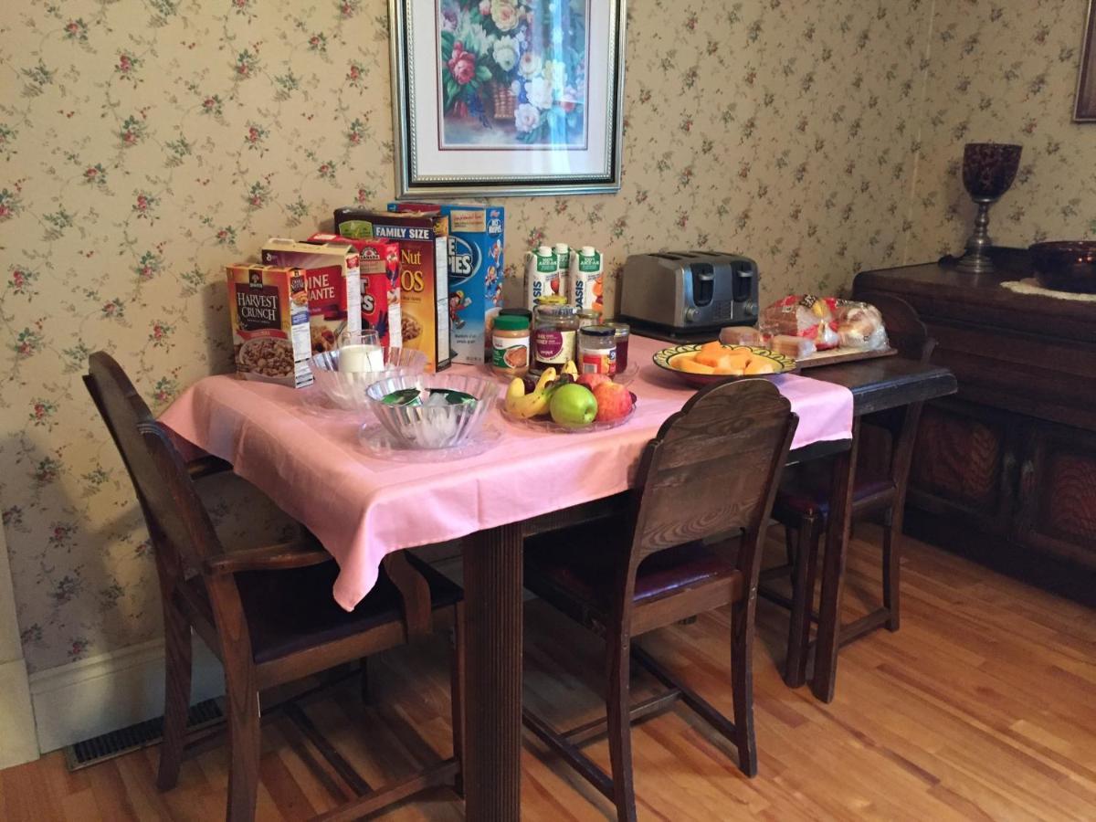 The Yellow House Bed & Breakfast Stanstead Plain Exteriér fotografie