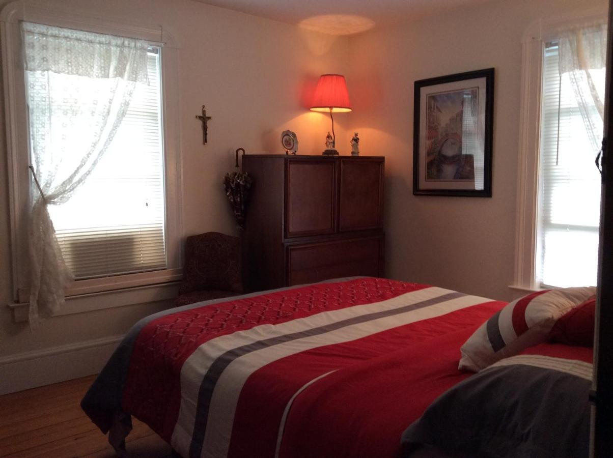 The Yellow House Bed & Breakfast Stanstead Plain Exteriér fotografie