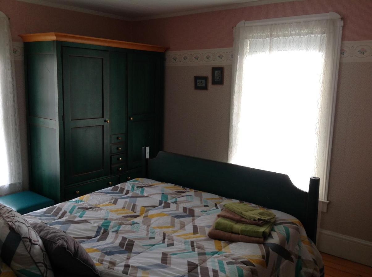 The Yellow House Bed & Breakfast Stanstead Plain Exteriér fotografie